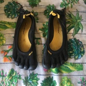 Vibram Women’s Toe Shoes 🦶